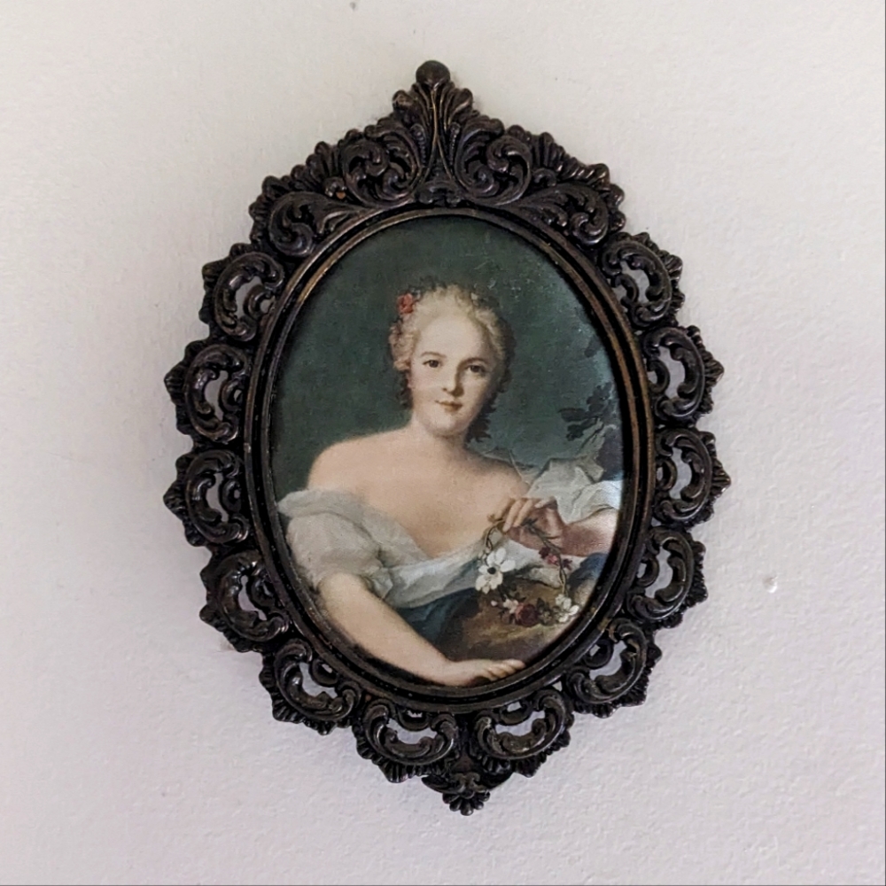 Vintage Antique Victorian Oval Picture Printed on Silk in Brass Frame